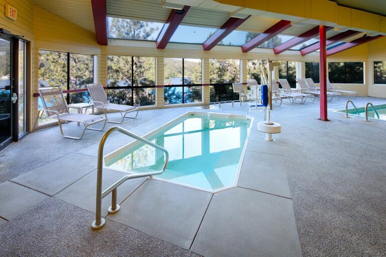 pool 768x512